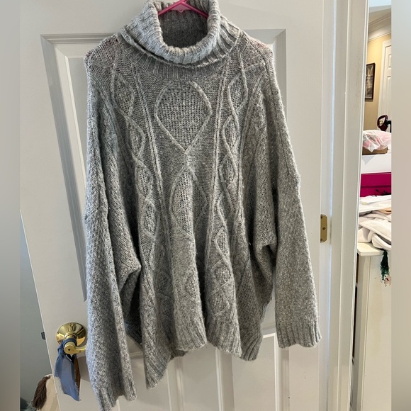 Aerie Women’s sweater - Picture 1 of 3